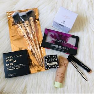 Ipsy Sample Bag with 8 Makeup Essentials